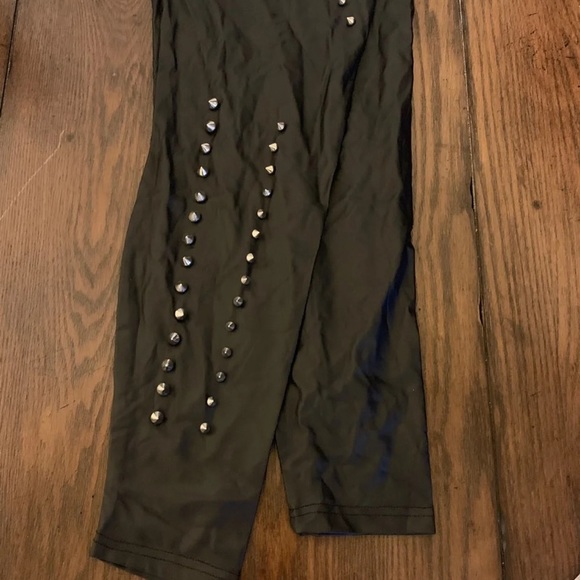 Two women’s pair of leather pants - Picture 7 of 7